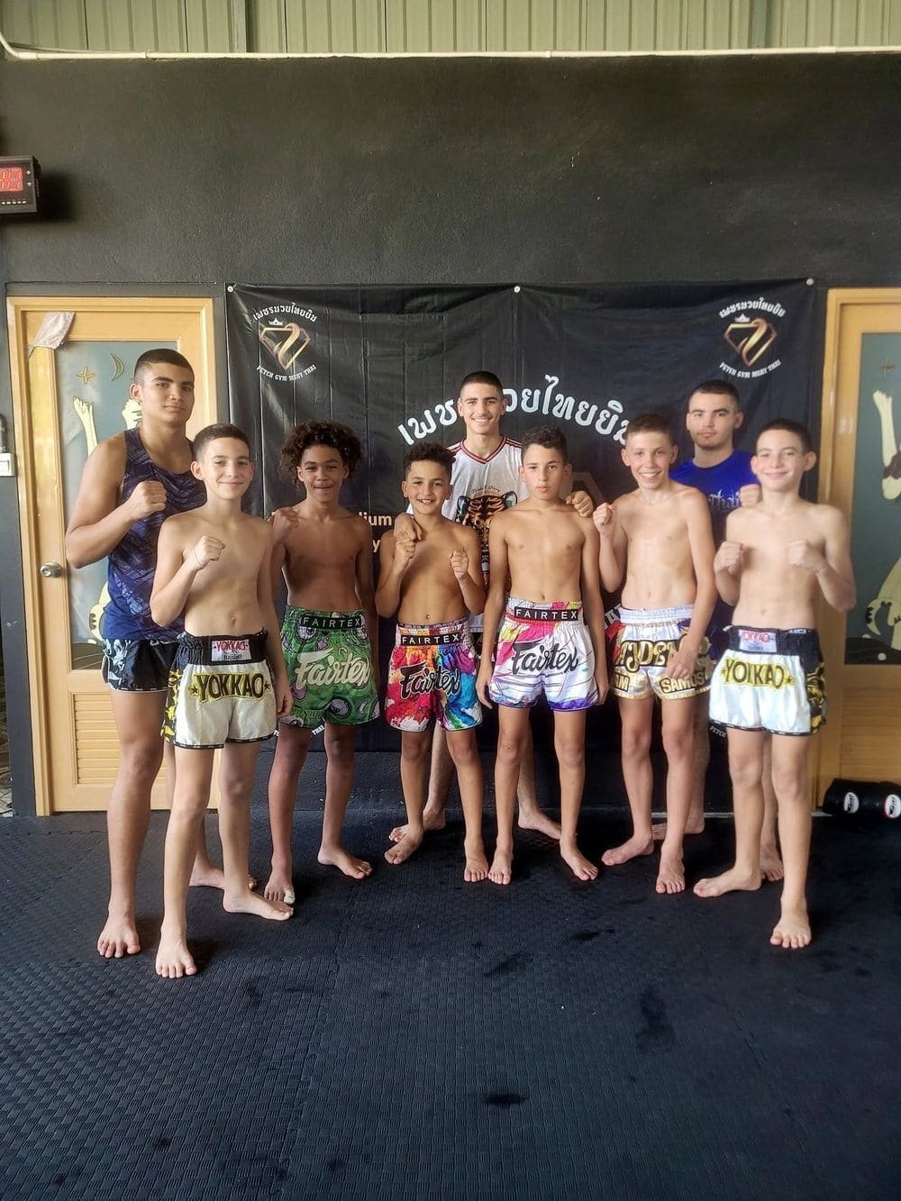 Les jeunes du club à l'entraînement dans un camp thaïlandais